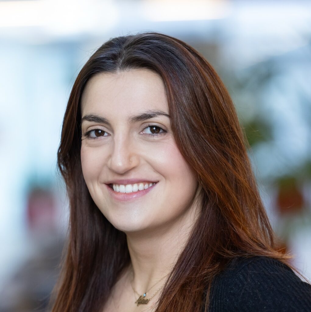 Portait photo of a woman with long hair